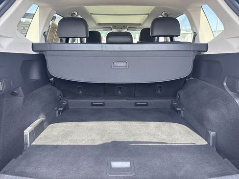 Used 2022 Volkswagen Tiguan SE w/ Panoramic Sunroof Package AWD/4WD image 41