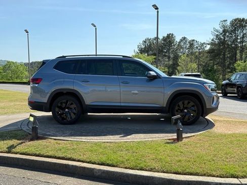 Used 2024 Volkswagen Atlas SE image 8