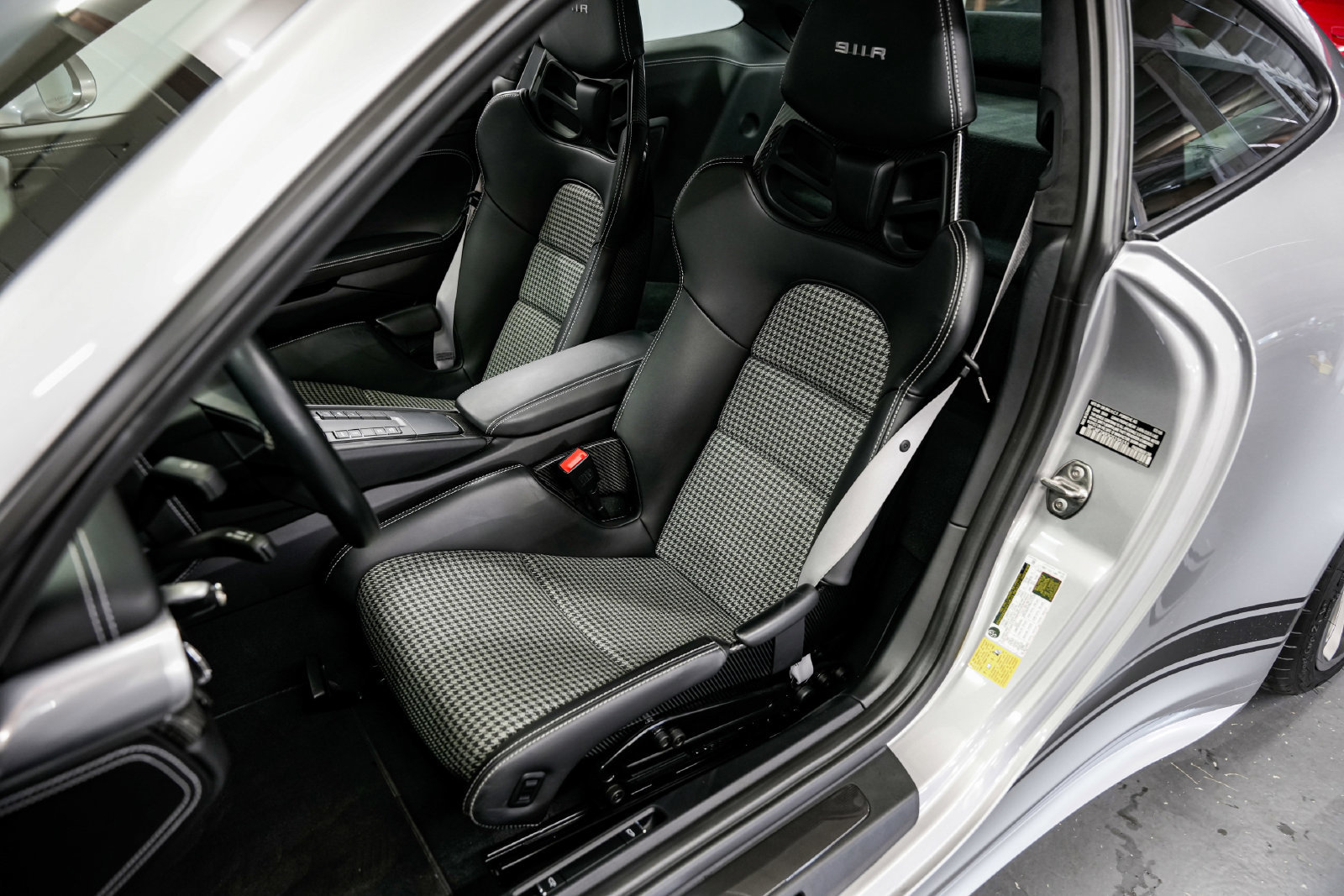 Used 2016 Porsche 911 R RWD image 24