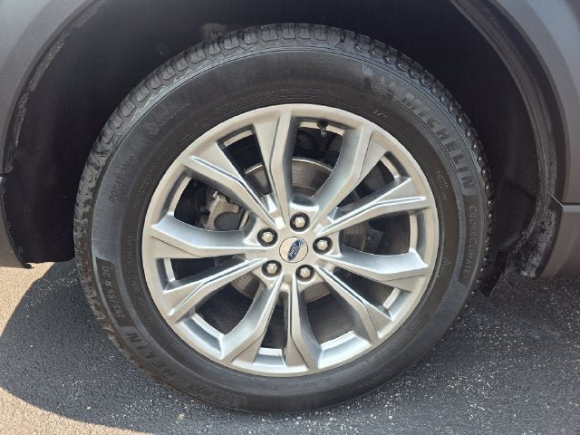 Used 2020 Ford Explorer XLT w/ Equipment Group 202A AWD/4WD image 12