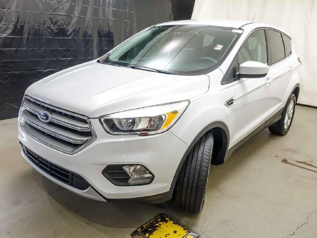 Used 2017 Ford Escape SE w/ SE Cold Weather Package AWD/4WD image 4