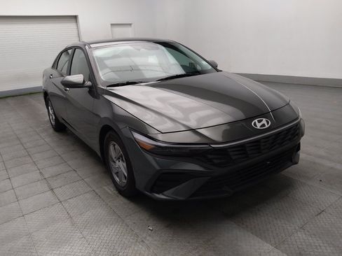 Used 2025 Hyundai Elantra SE FWD image 13