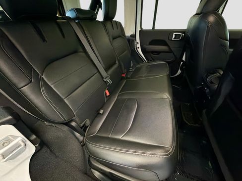 Used 2023 Jeep Wrangler Unlimited Sahara image 14
