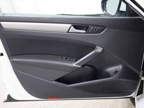 Used 2021 Volkswagen Passat 2.0T SE image 16