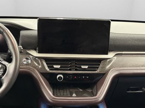 Used 2025 Ford Explorer Platinum w/ LUX Leather Package image 16