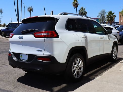 Used 2017 Jeep Cherokee Latitude FWD image 13