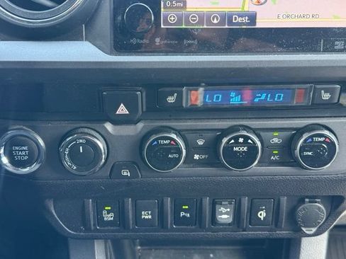 Used 2017 Toyota Tacoma TRD Off-Road w/ Premium & Technology Package AWD/4WD image 22