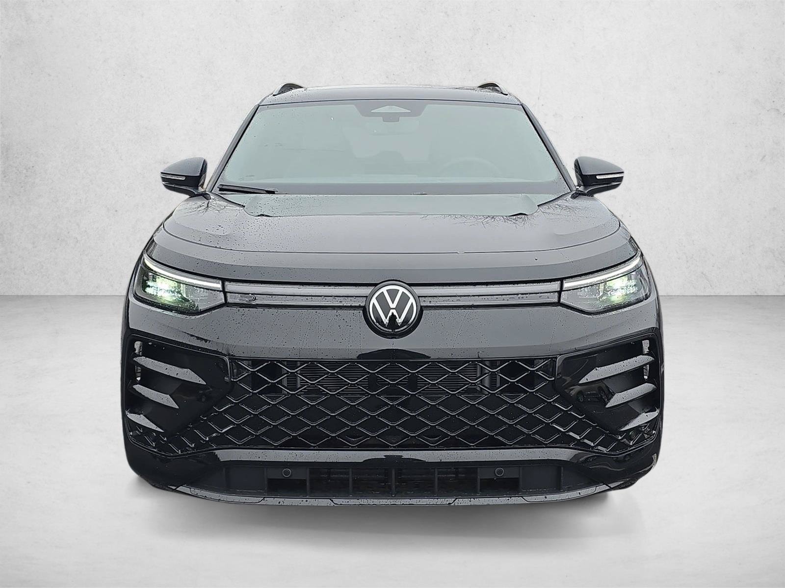 New 2026 Volkswagen Tiguan SE R-Line FWD image 8