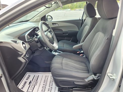 Used 2017 Chevrolet Sonic LT image 10