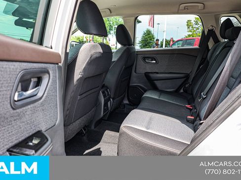 Used 2022 Nissan Rogue SV FWD image 18