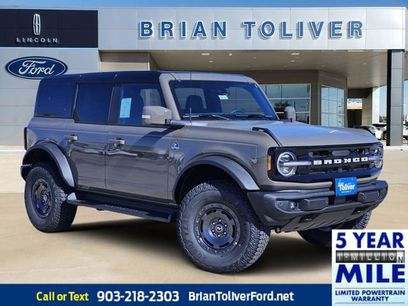 New 2025 Ford Bronco Outer Banks w/ Sasquatch Package