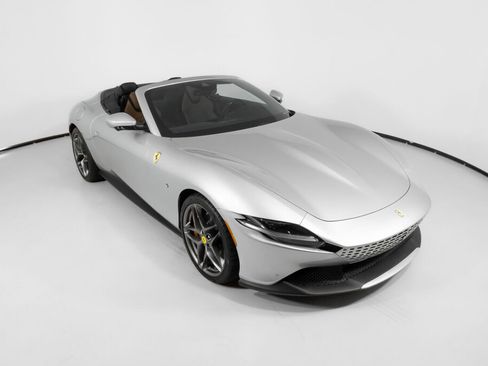 Used 2024 Ferrari Roma Spider image 12