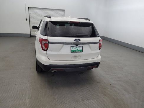 Used 2017 Ford Explorer XLT w/ Equipment Group 202A AWD/4WD image 6