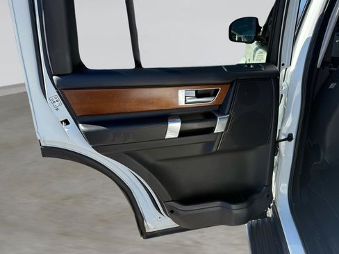 Used 2016 Land Rover LR4 HSE image 31