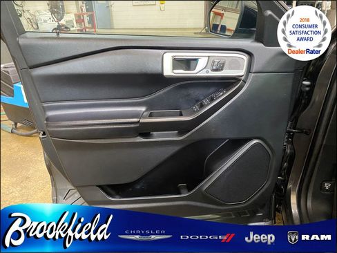 Used 2020 Ford Explorer Limited image 16