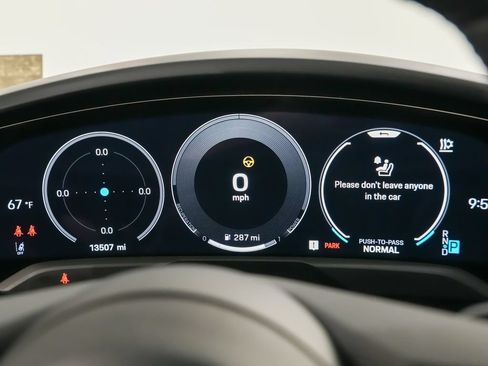Certified 2025 Porsche Taycan 4S AWD/4WD image 27