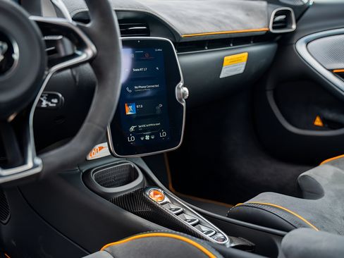 New 2025 McLaren Artura RWD image 38