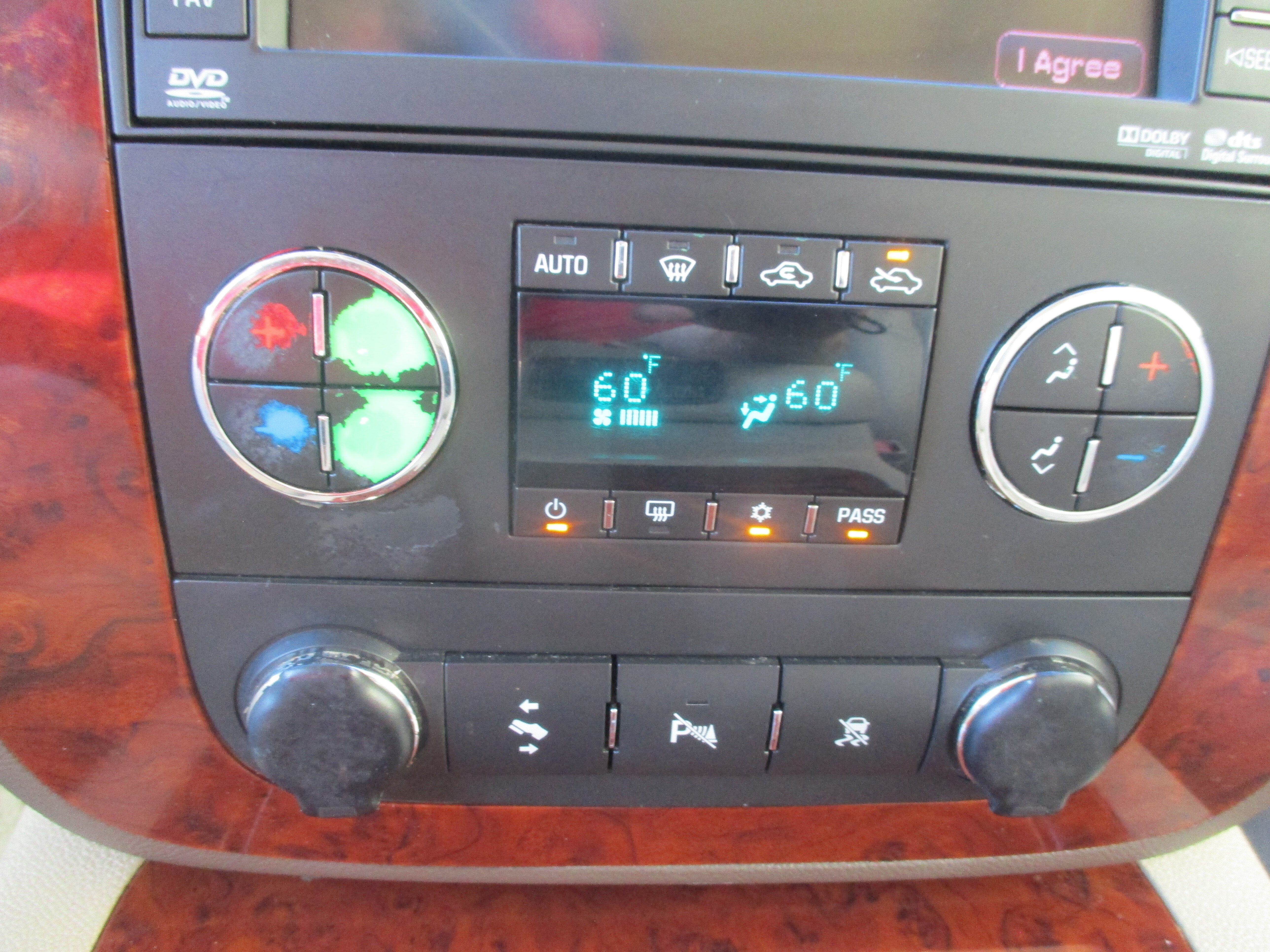 Used 2011 Chevrolet Avalanche LTZ RWD image 13