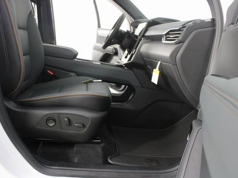 New 2026 GMC Acadia AT4 w/ Luxury Package image 26