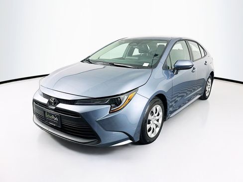 Used 2025 Toyota Corolla LE image 3