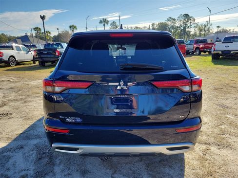 Used 2024 Mitsubishi Outlander SE image 9