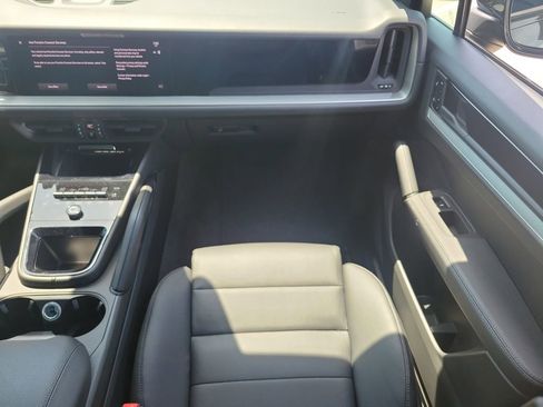 Certified 2025 Porsche Macan AWD/4WD image 15