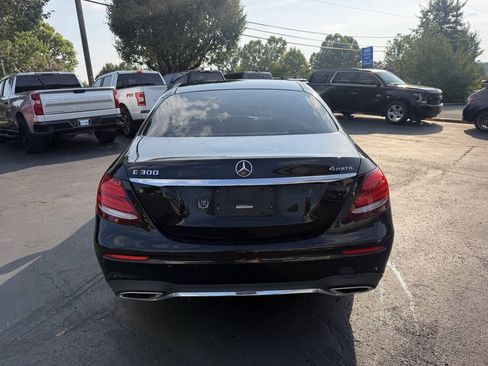 Used 2017 Mercedes-Benz E 300 4MATIC image 5