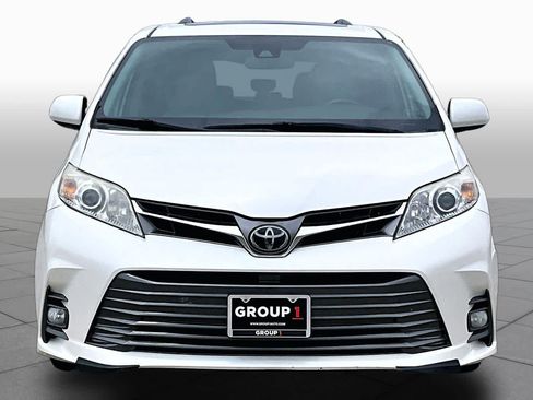 Used 2020 Toyota Sienna XLE Premium FWD image 4