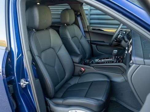New 2026 Porsche Macan Turbo AWD/4WD image 38