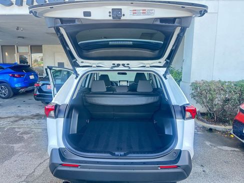 Used 2025 Toyota RAV4 XLE image 31