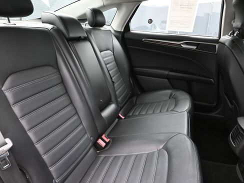 Used 2014 Ford Fusion SE w/ Equipment Group 202A image 24