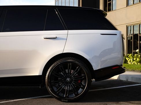 Used 2023 Land Rover Range Rover Long Wheelbase SE AWD/4WD image 11