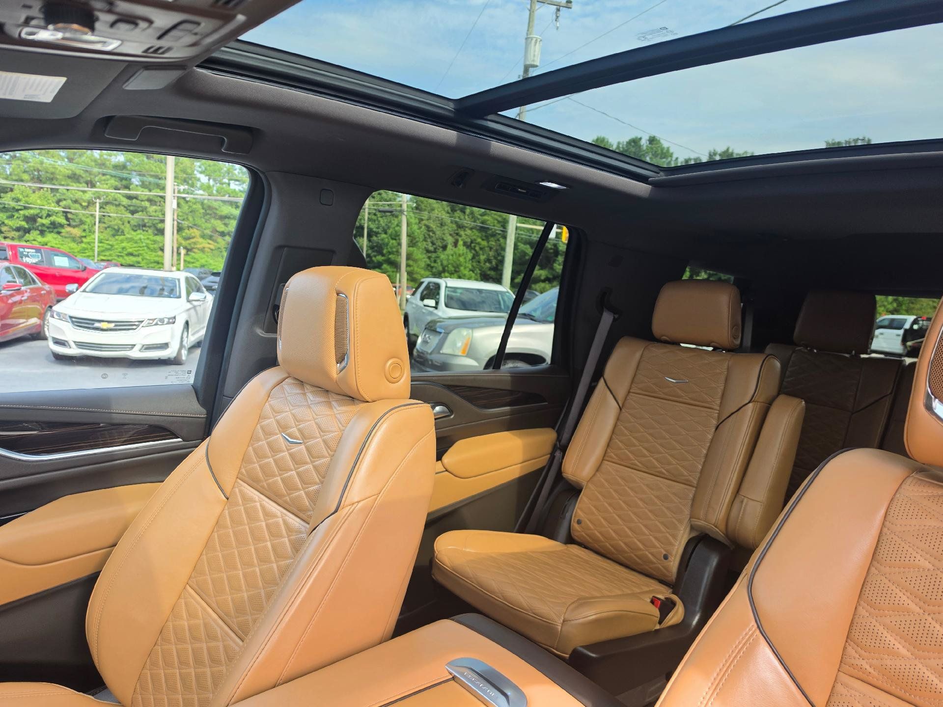Used 2022 Cadillac Escalade Premium Luxury AWD/4WD image 9