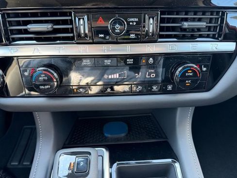 New 2026 Nissan Pathfinder SL w/ SL Premium Package image 23