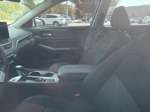 Used 2024 Nissan Altima 2.5 SV w/ SV Premium Package FWD image 15