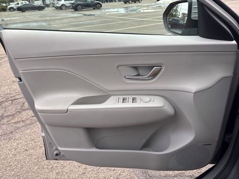 Used 2024 Hyundai Kona Limited FWD image 23