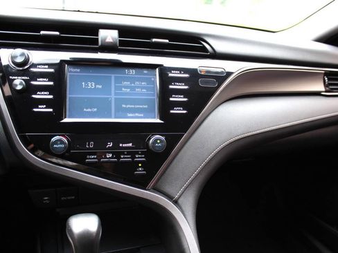 Used 2019 Toyota Camry SE FWD image 8