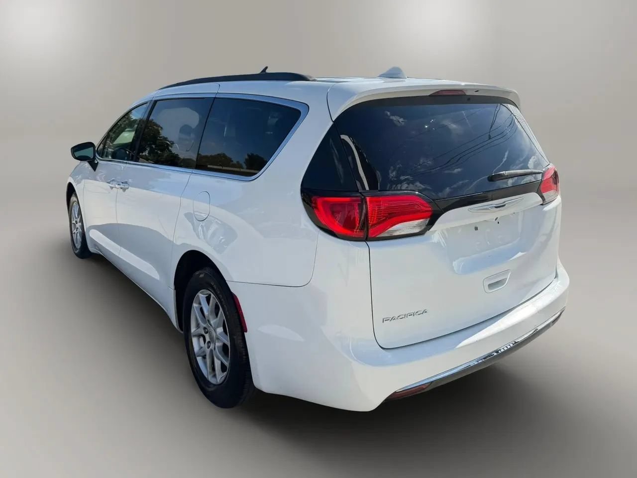 Used 2017 Chrysler Pacifica Touring Plus w/ Security Group FWD image 5