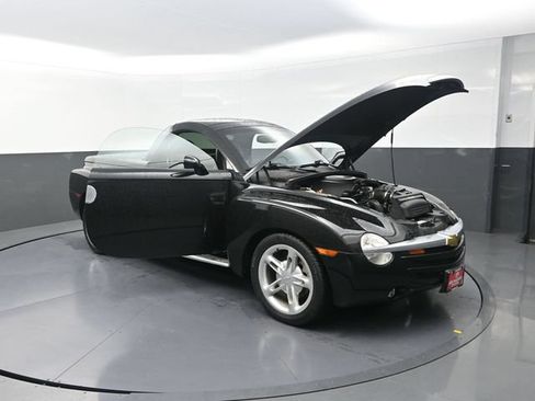 Used 2004 Chevrolet SSR w/ Preferred Equipment Group RWD image 35