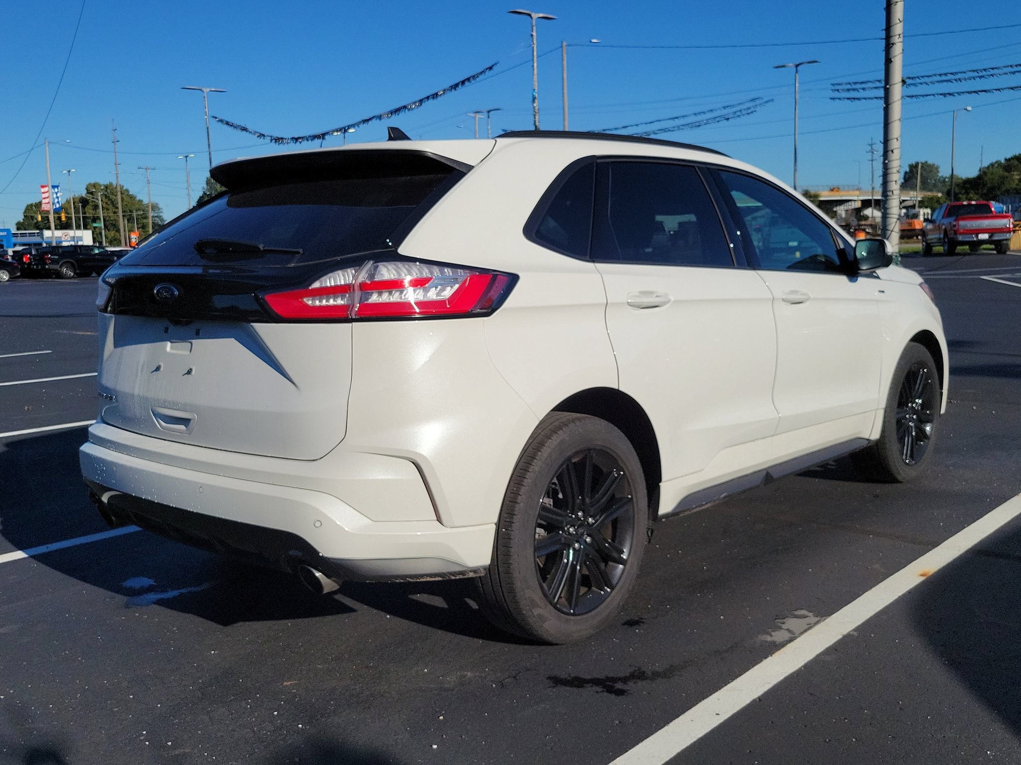 Used 2020 Ford Edge ST-Line w/ Cold Weather Package AWD/4WD image 3