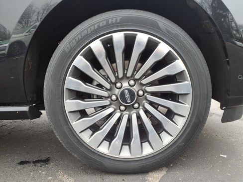 Used 2019 Lincoln Navigator Reserve image 9