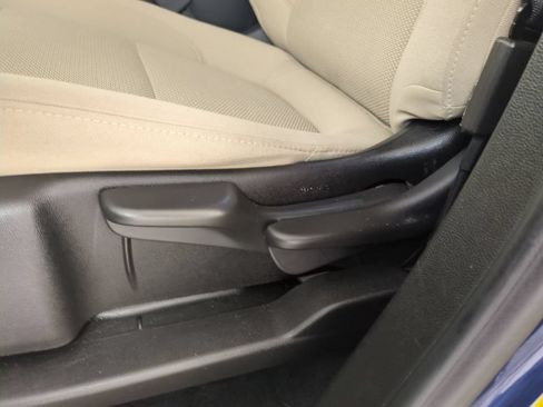 Used 2022 Chevrolet Traverse LS FWD image 23