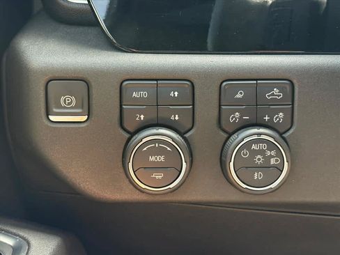 Used 2023 Chevrolet Silverado 1500 High Country AWD/4WD image 17
