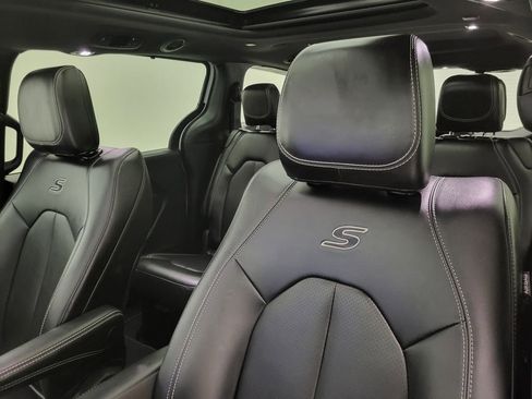 Used 2024 Chrysler Pacifica Touring-L w/ S Appearance Package image 31