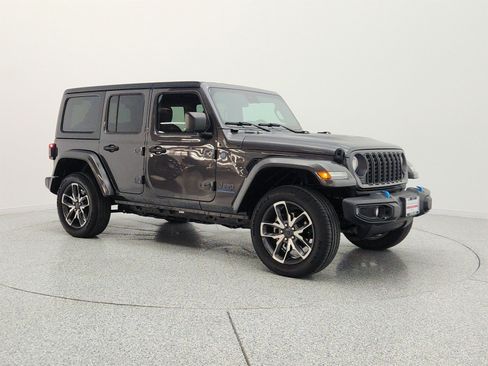 Used 2024 Jeep Wrangler Unlimited w/ Convenience Group AWD/4WD image 3