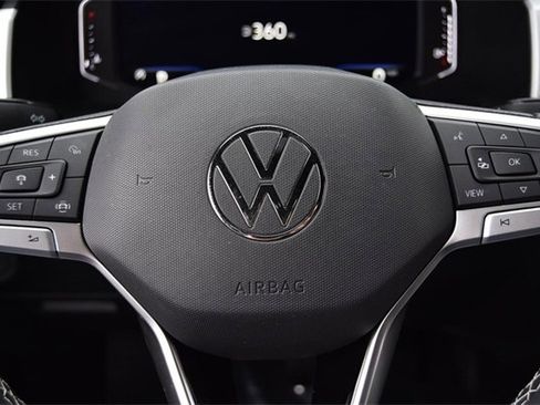 Certified 2022 Volkswagen Atlas Cross Sport SE image 18