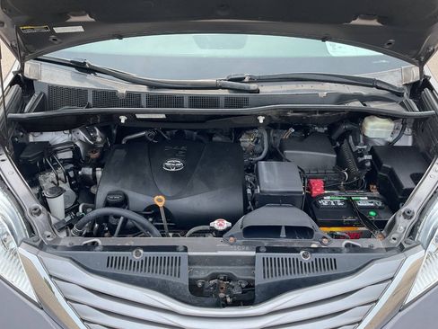 Used 2017 Toyota Sienna XLE w/ XLE Navigation Package AWD/4WD image 53