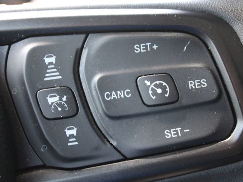 Used 2024 Jeep Wrangler Unlimited Sport AWD/4WD image 29
