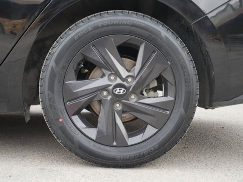 Used 2022 Hyundai Elantra SEL w/ Convenience Package image 4