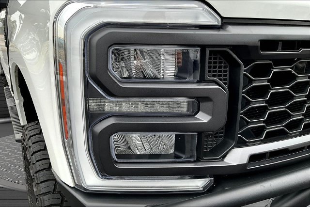 Used 2024 Ford F250 Lariat w/ Lariat Ultimate Package AWD/4WD image 33